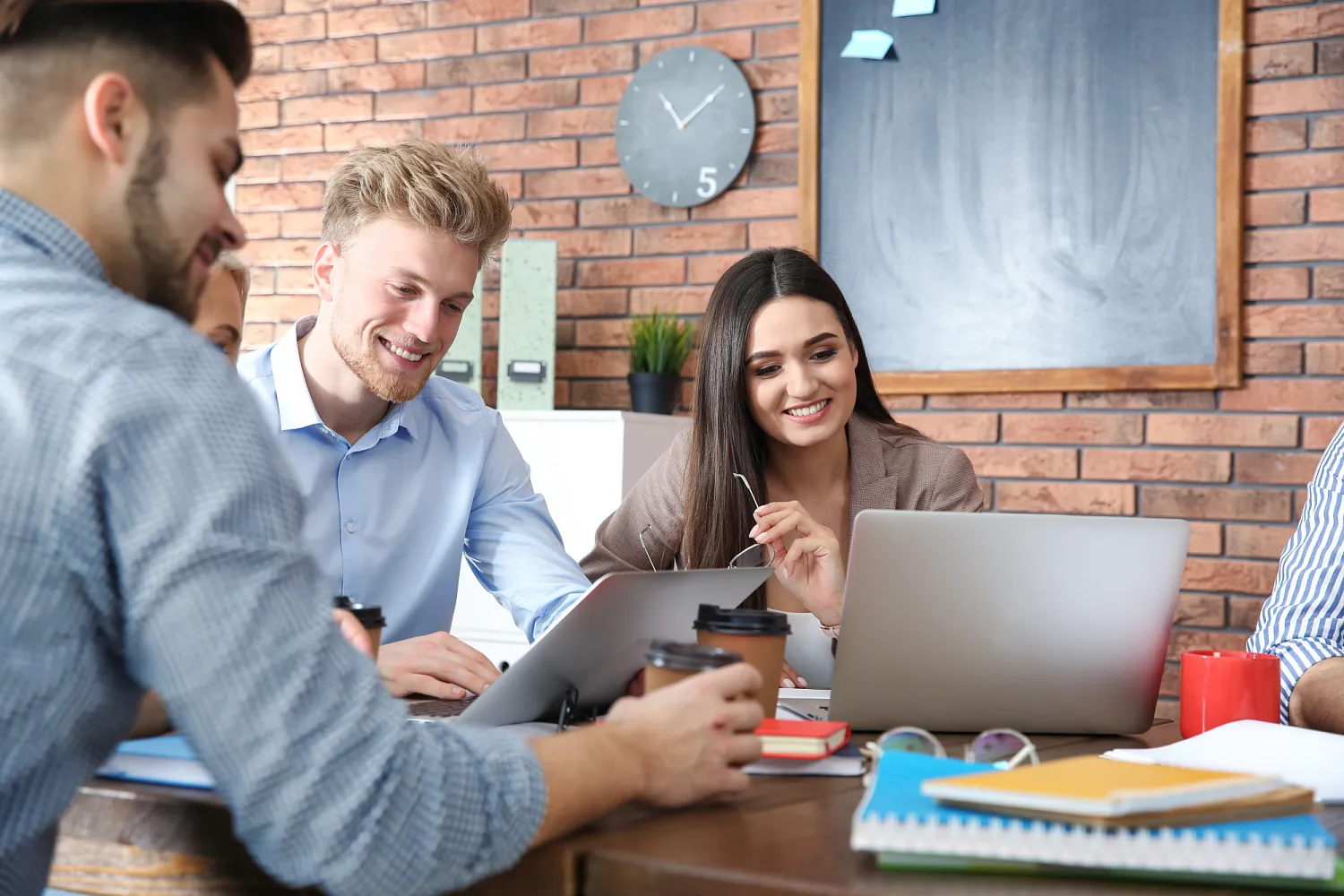 Будущее вашей работы: 4-дневная неделя  и гарантированный доход