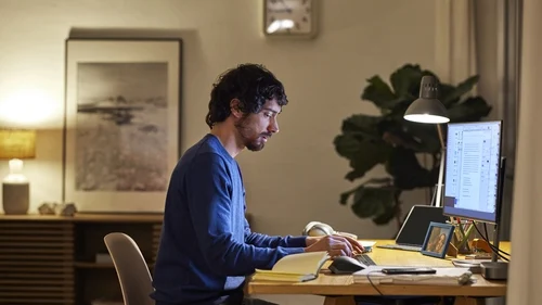 Работа с фрилансерами: как найти, нанять и эффективно управлять удалёнными исполнителями